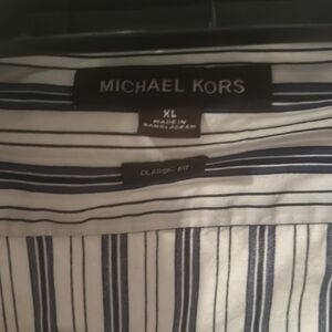 men classic fit button ups